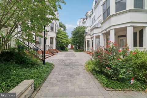 2076 N OAKLAND STREET ARLINGTON VA 22207