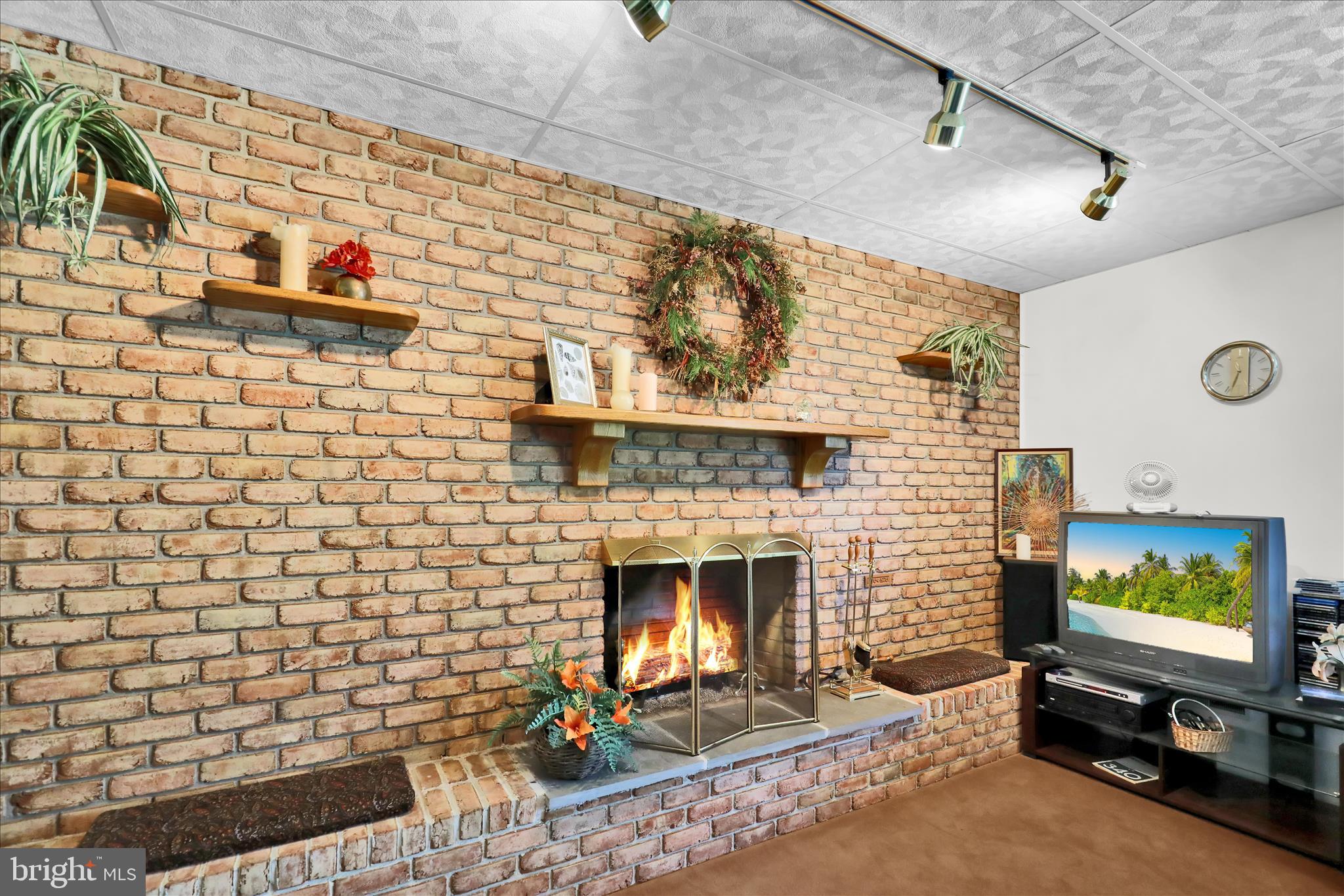 FAR HILLS FARM - Residential