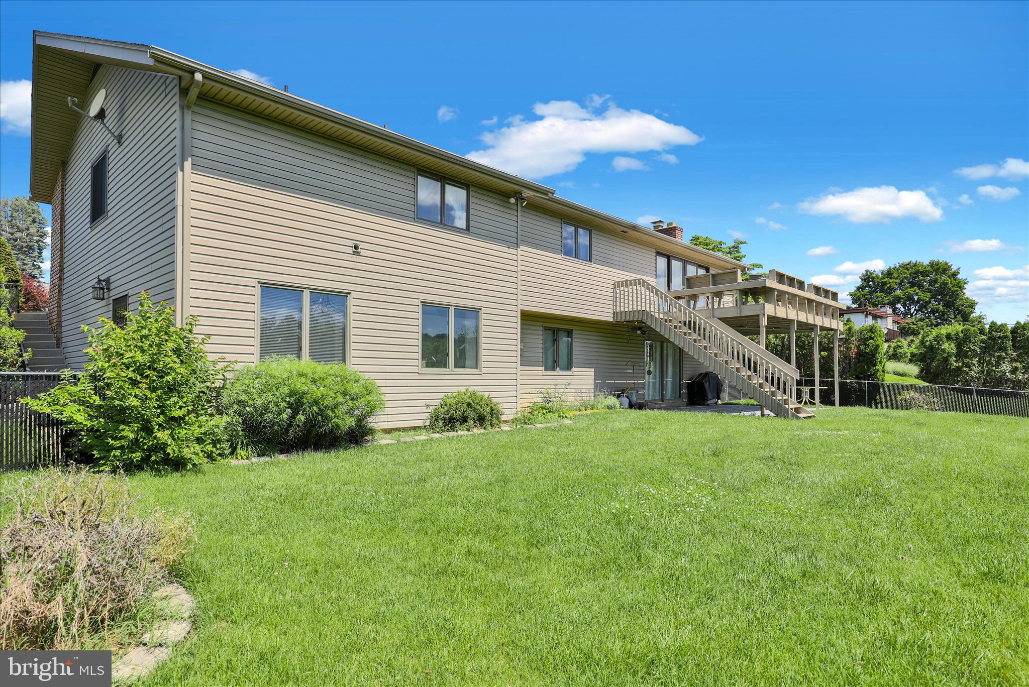 FAR HILLS FARM - Residential