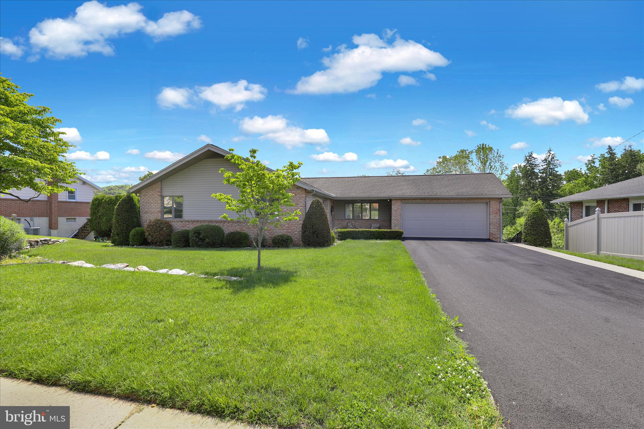 FAR HILLS FARM - Residential