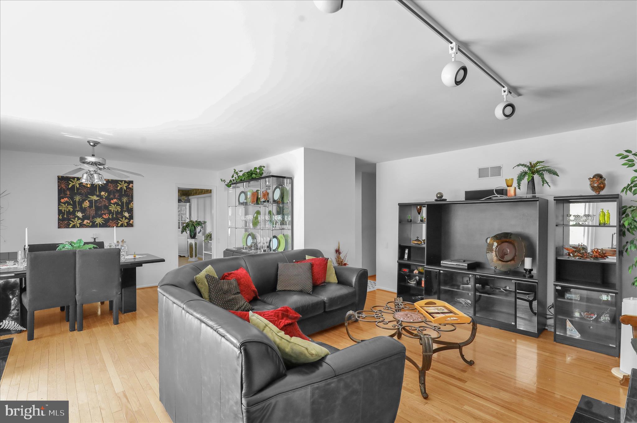 FAR HILLS FARM - Residential
