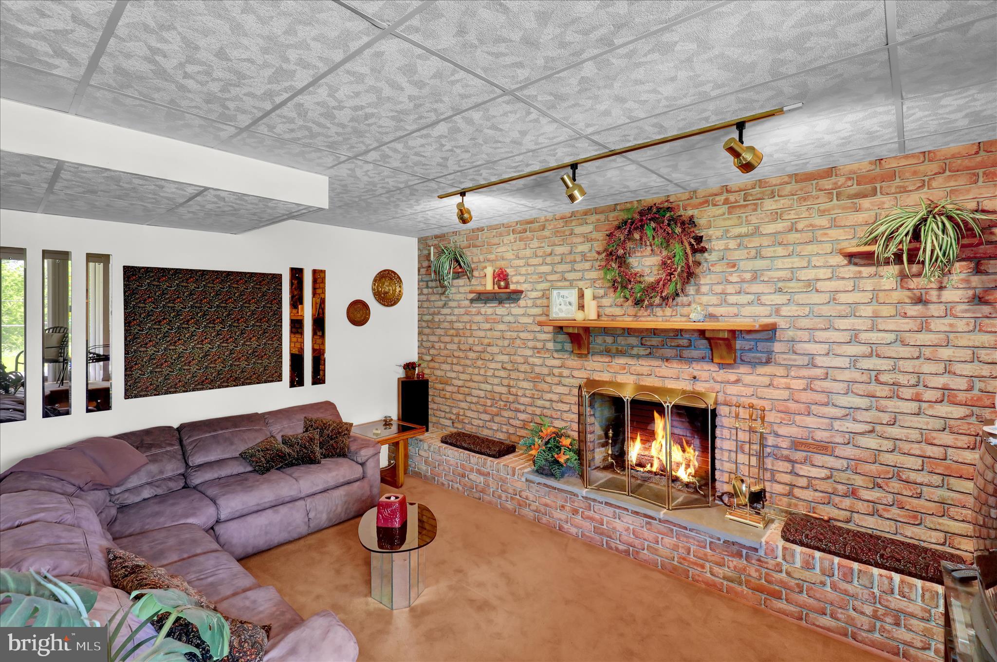 FAR HILLS FARM - Residential