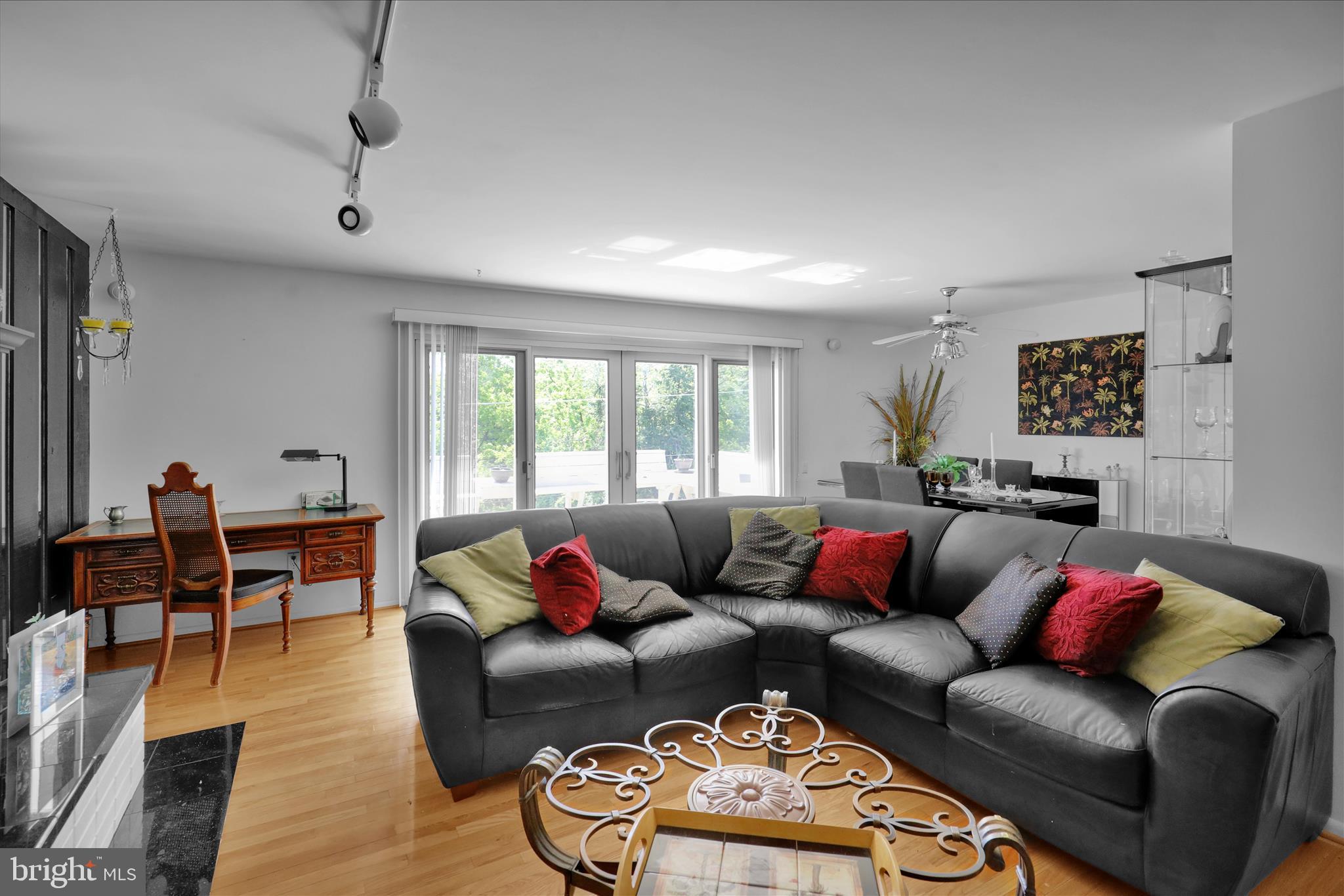 FAR HILLS FARM - Residential