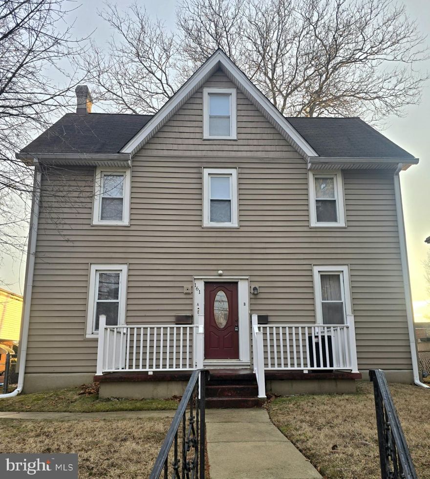 Move in to this Newly Renovated 4-bedroom Rental, Todayl!! 
This spacious 2 floor apartment in Ridley School District is freshly painted, new floors, carpets, newly remodeled bathroom, local to public transportation and shopping. 
Don't miss out on this perfect rental opportunity!