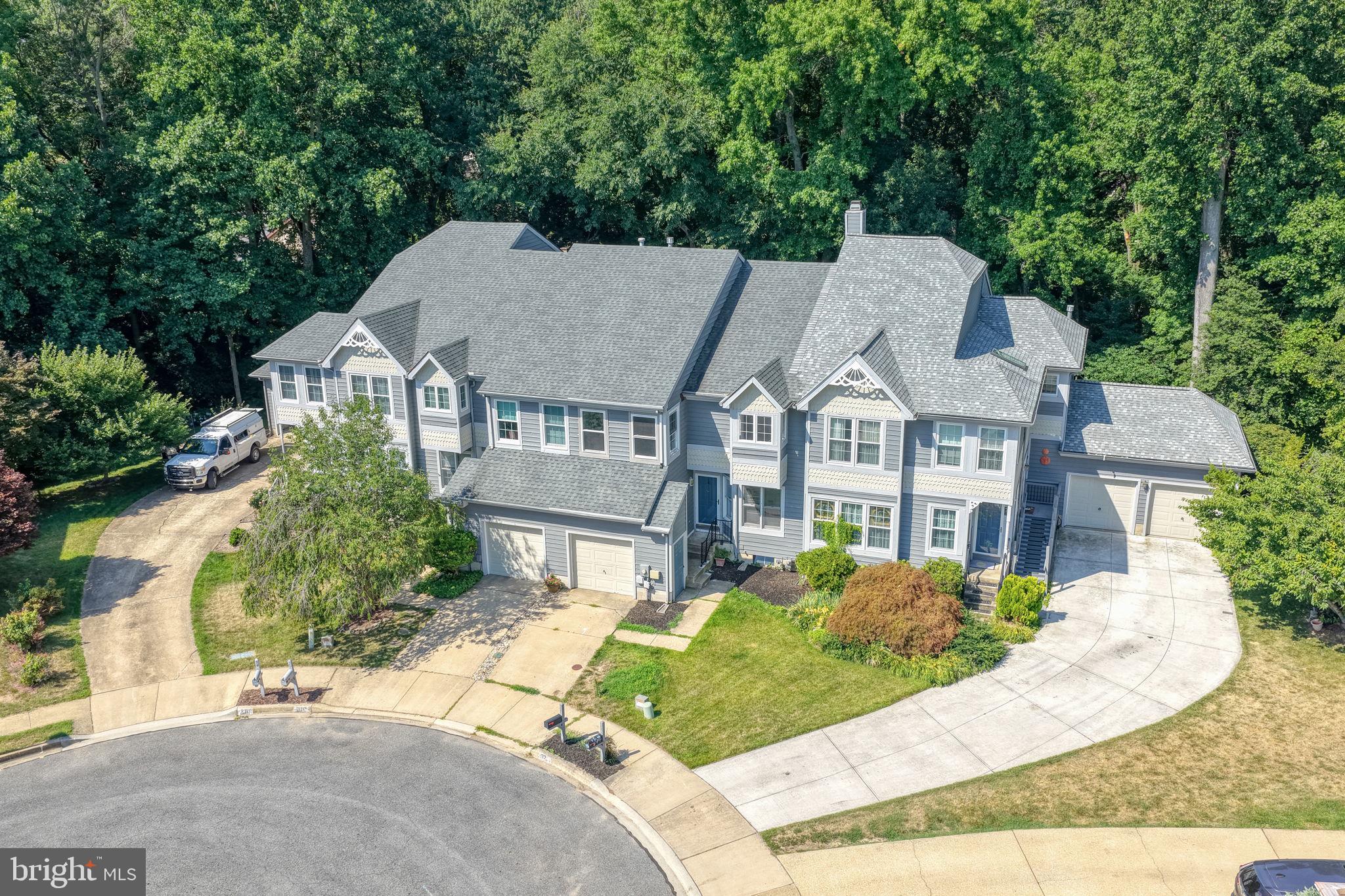 32 FAIRWAY COURT