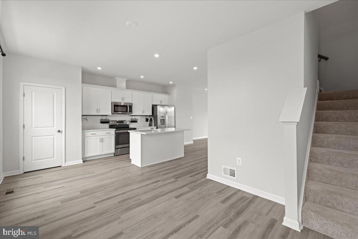 PRESIDENTS POINTE - Residential Lease