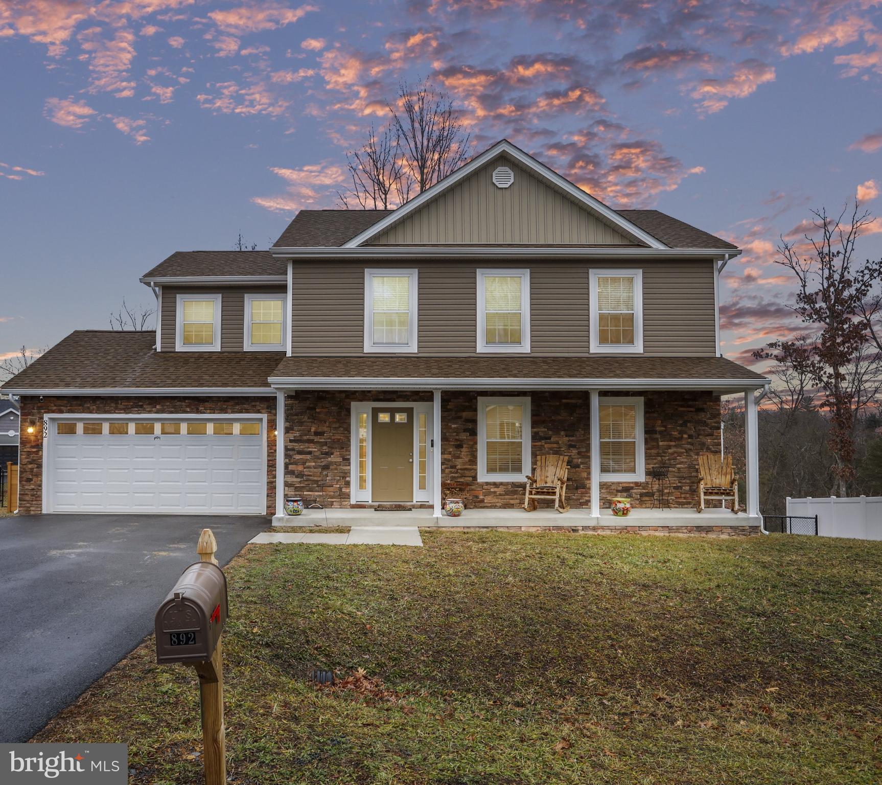 MIDDLE CREEK MANOR - Residential