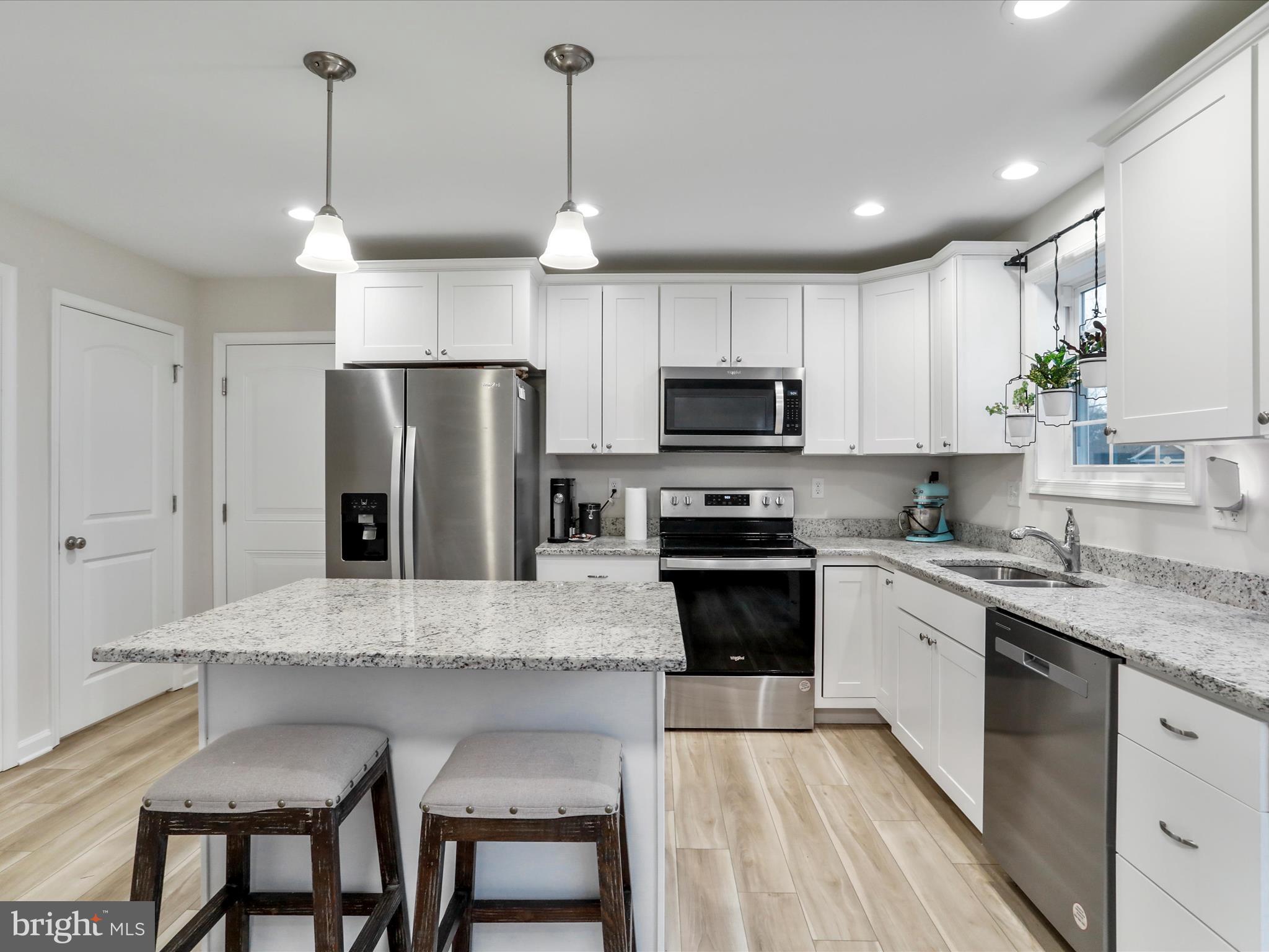 MIDDLE CREEK MANOR - Residential