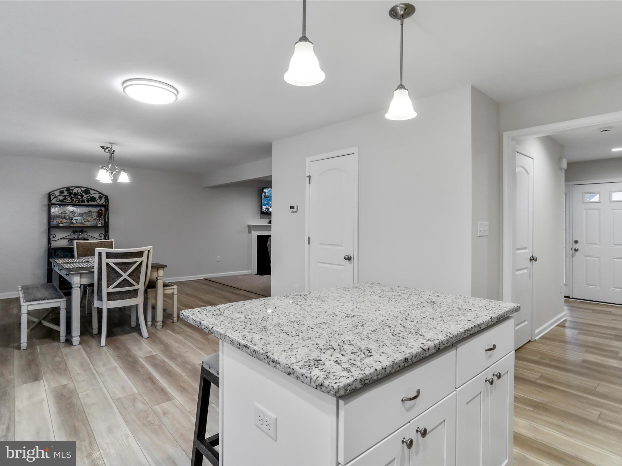 MIDDLE CREEK MANOR - Residential