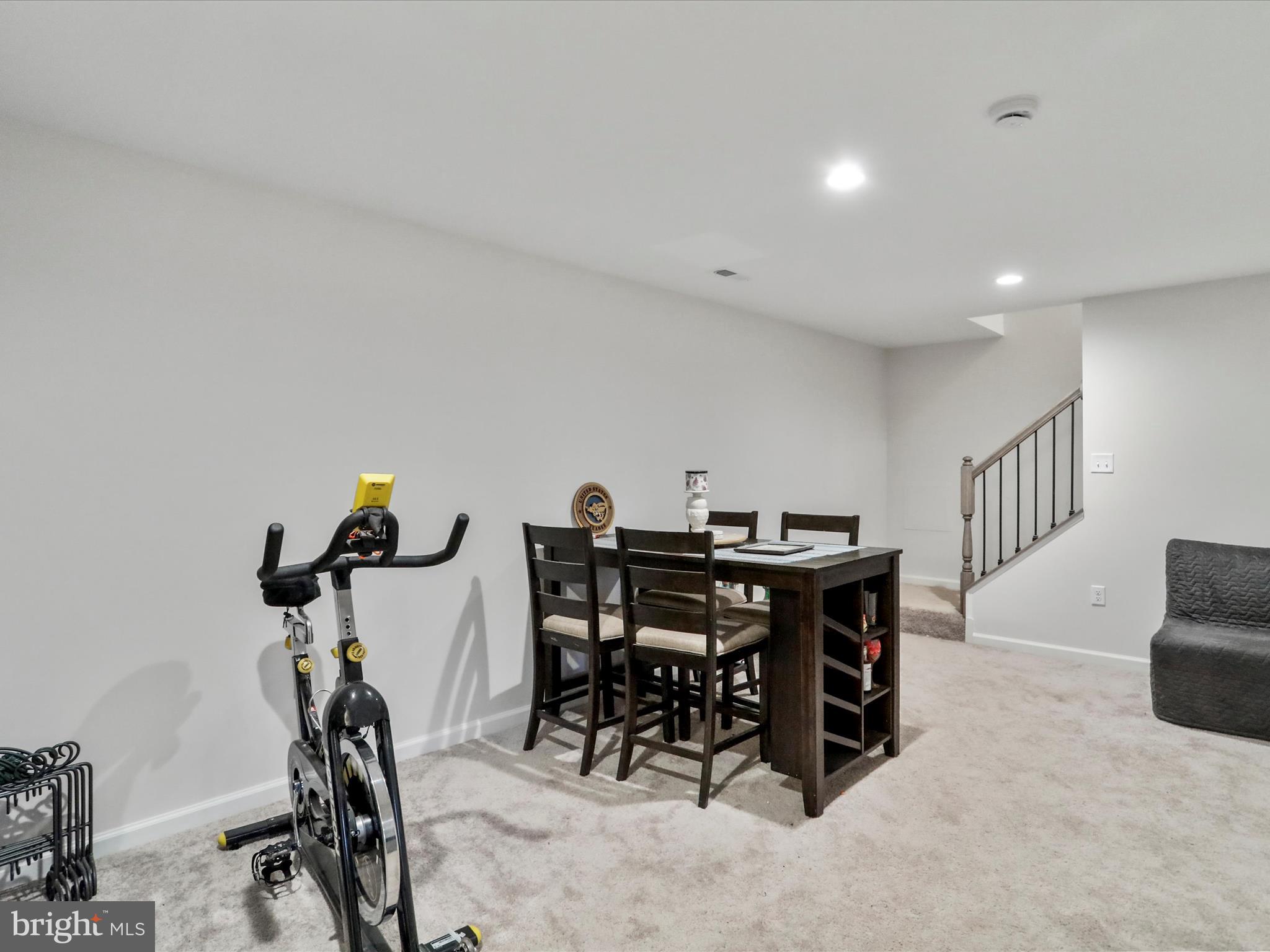 MIDDLE CREEK MANOR - Residential