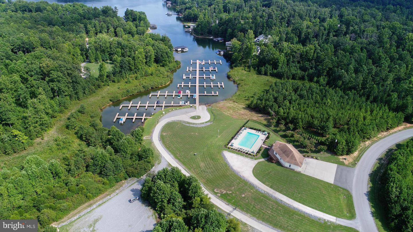THE WATERS AT LAKE ANNA - Residential