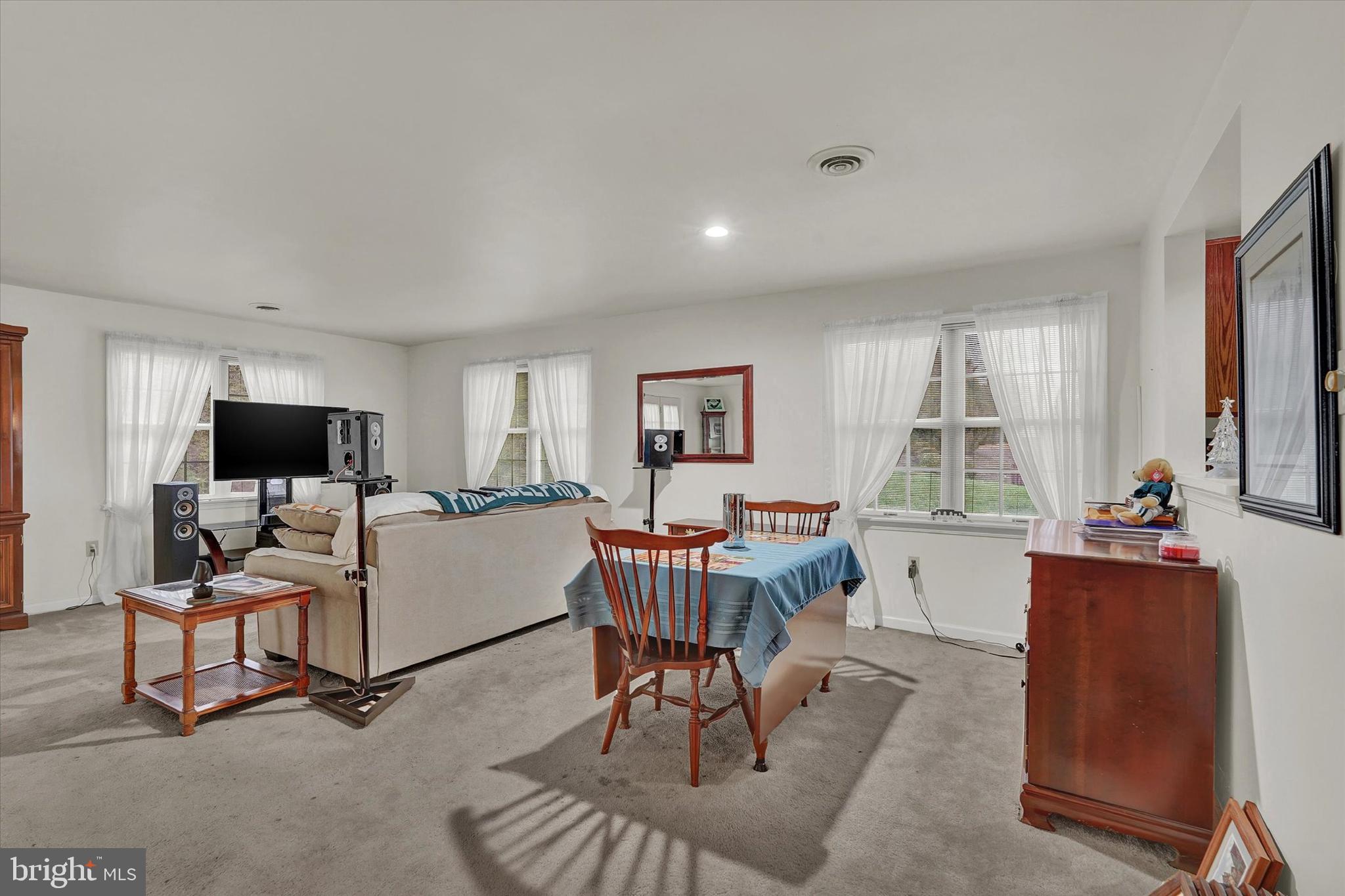 WYNTRE BROOKE CONDOS - Residential