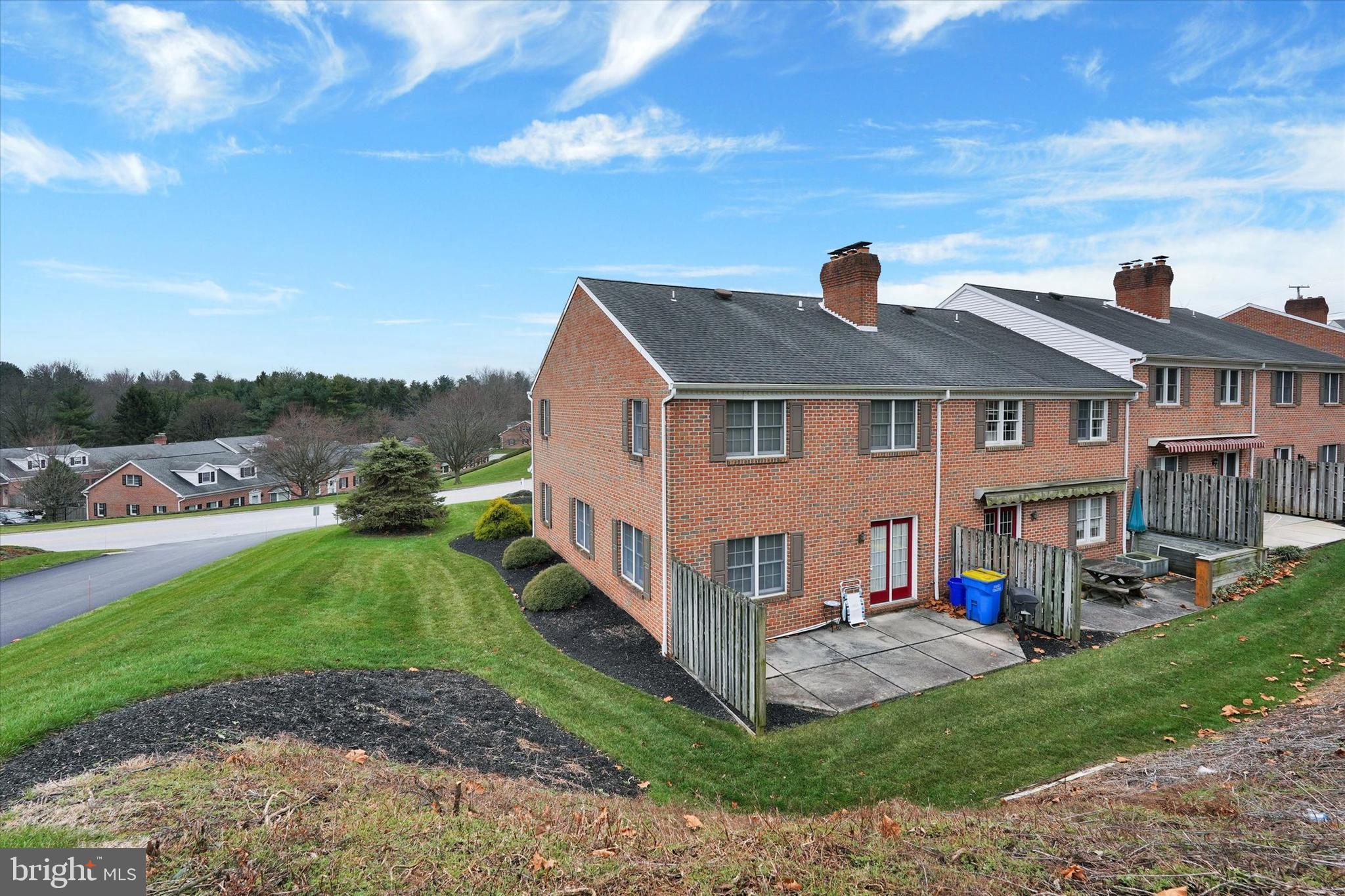 WYNTRE BROOKE CONDOS - Residential