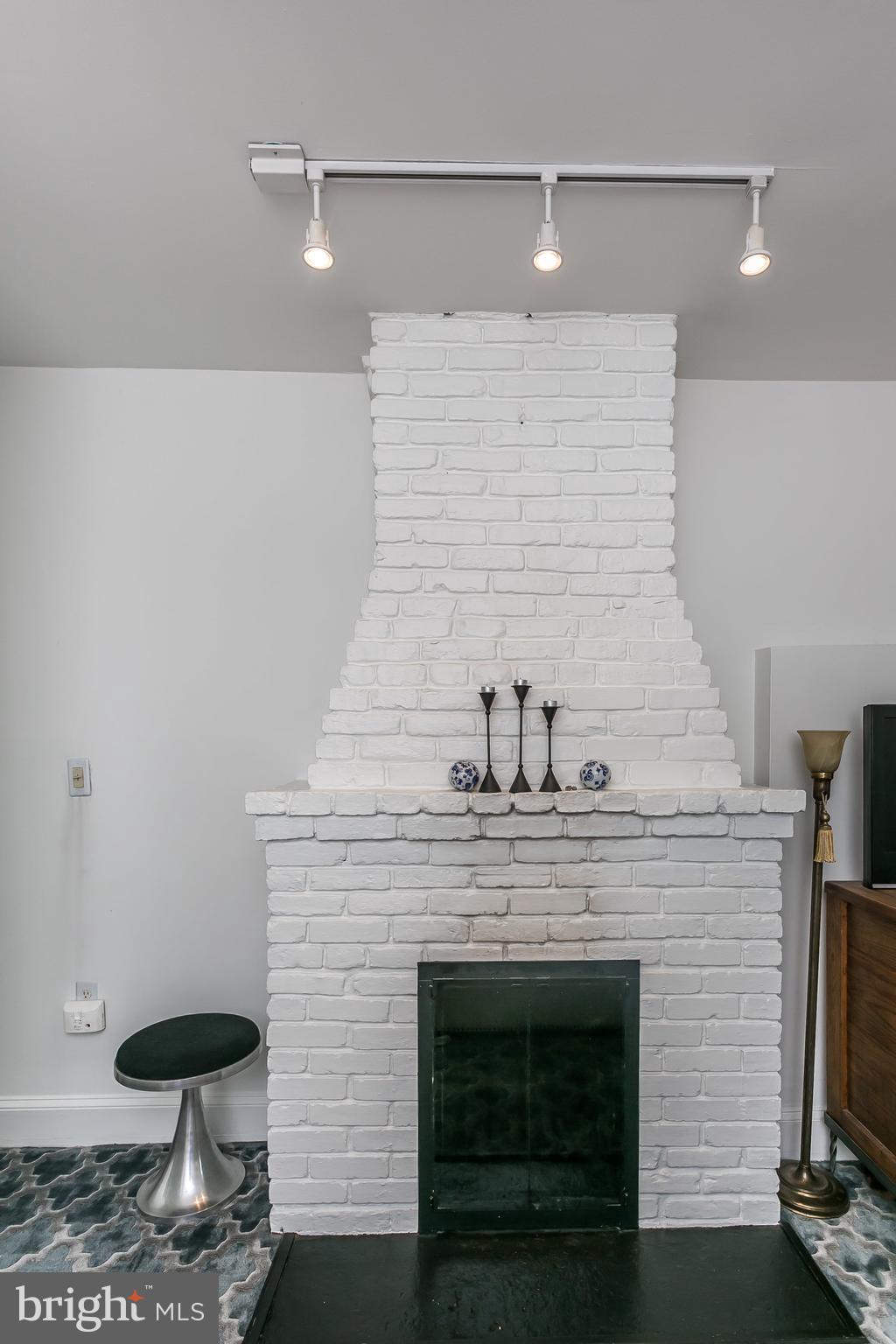 MOUNT VERNON PLACE HISTORIC DISTRICT - Residential Lease