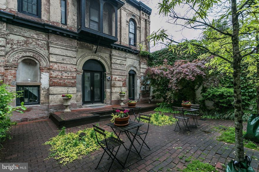 SWEET MT VERNON PIED-A-TERRE IN A QUAINT DETACHED CARRIAGE HOUSE. 2 STORY 1 BED/1 BATH CONDO STEPS TO THE MONUMENT, RESTAURANTS, SHOPPING AND CITY LIFE! PERFECT SPACE FOR 1-2 PPL. SPACIOUS LIVING RM W/ WOOD BURNING FPL, EFFICIENT GALLEY KITCHEN, LUXURIOUS MASTER BEDRM W/WOOD BURNING FPL, NEW SPA-LIKE MASTER BATH, AND WALK-IN CLOSET. NEW HEAT PUMP/AC & REAR WINDOWS.