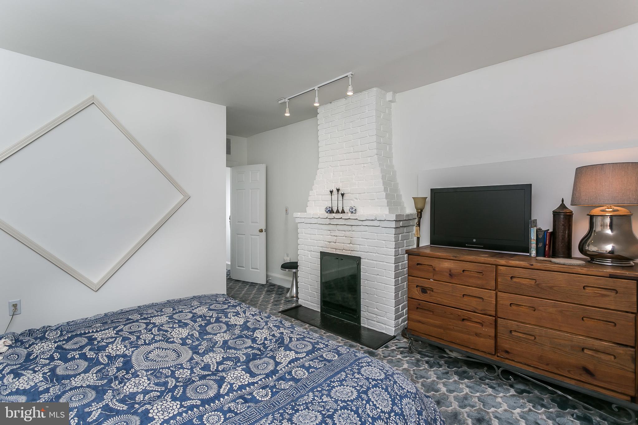 MOUNT VERNON PLACE HISTORIC DISTRICT - Residential Lease