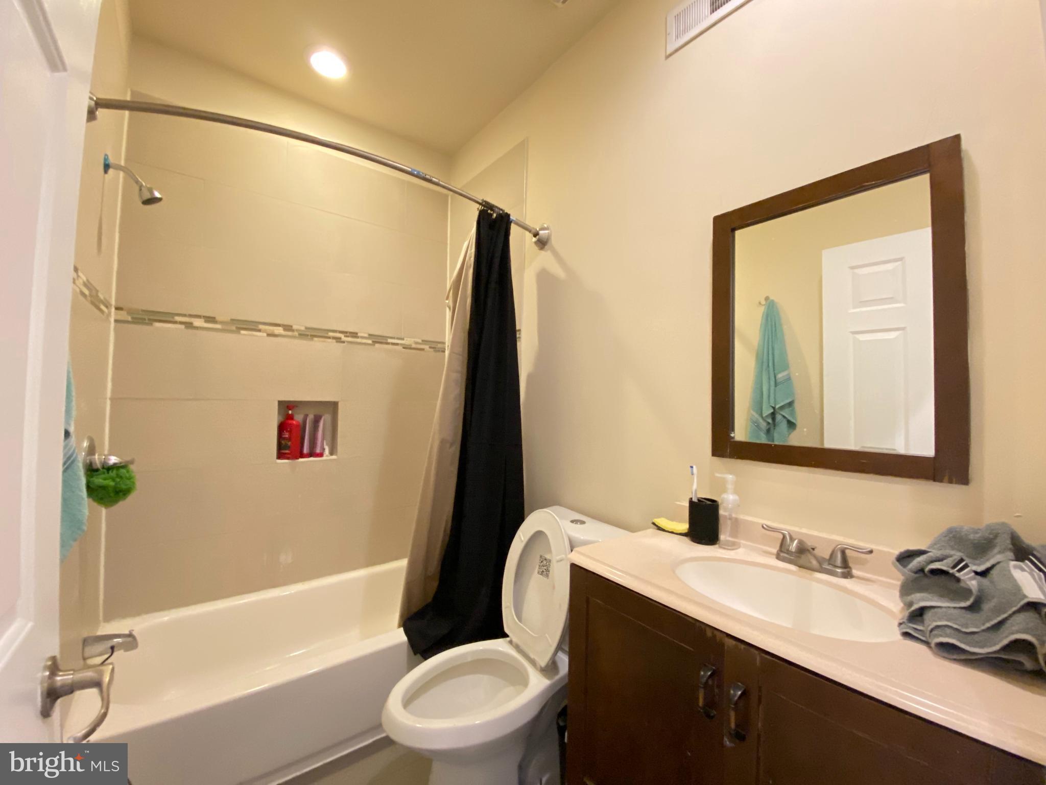 TEMPLE UNIVERSITY - Residential Lease