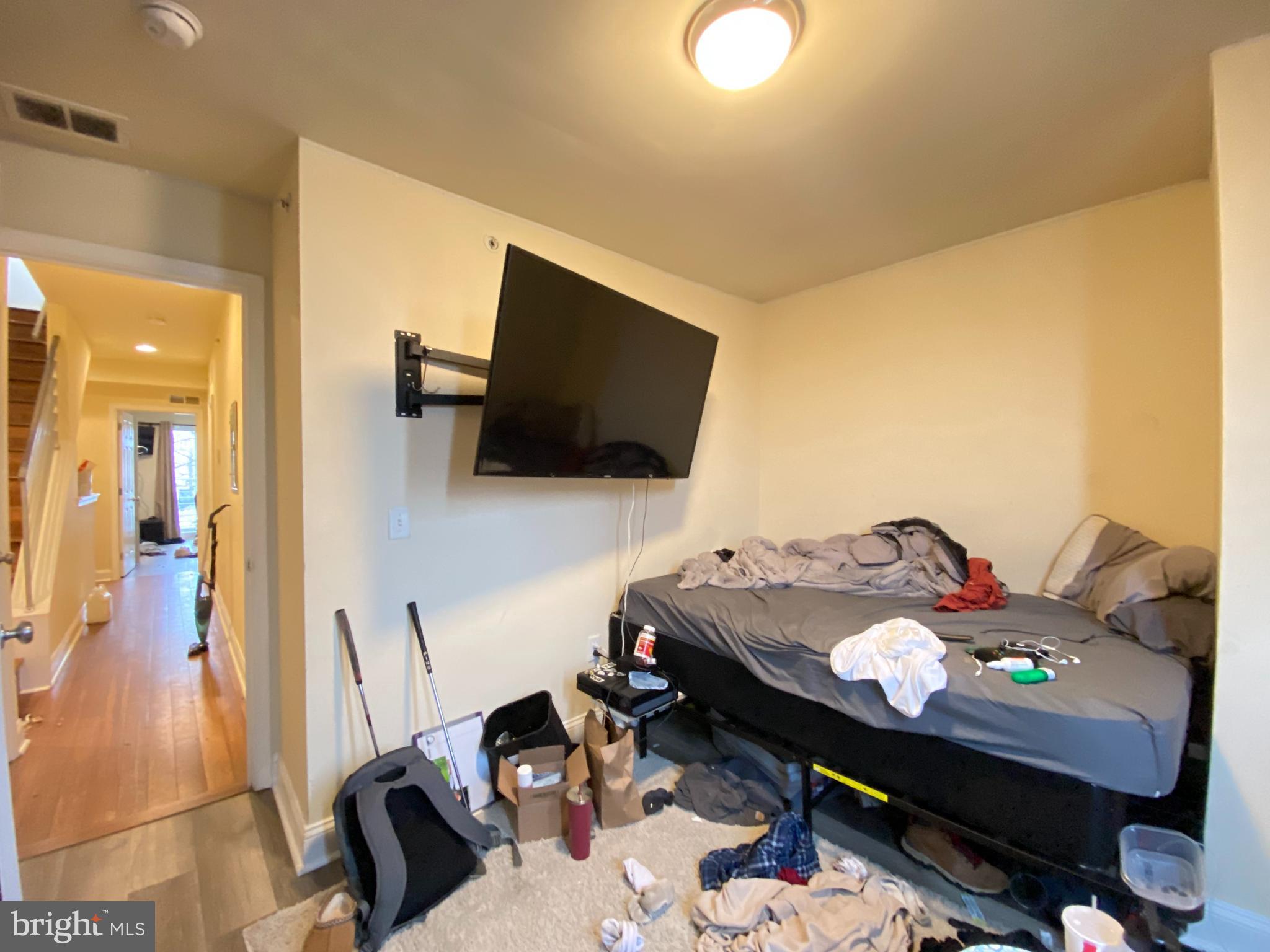 TEMPLE UNIVERSITY - Residential Lease