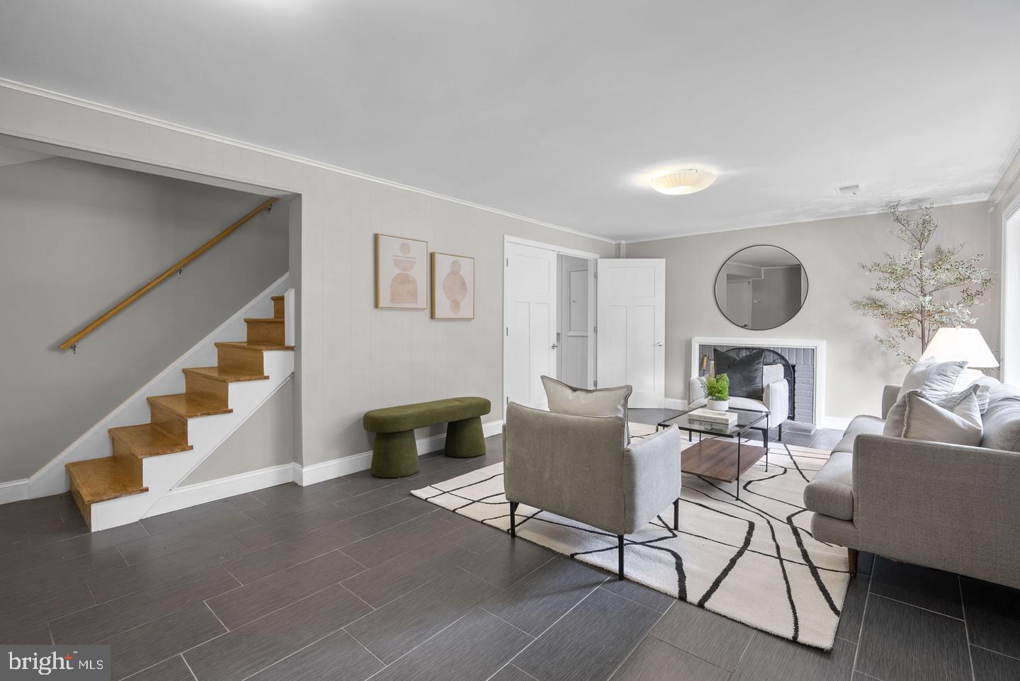822 LOXFORD TERRACE