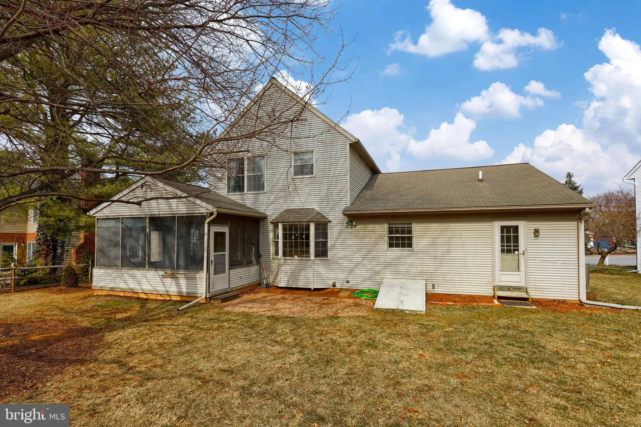 Lancaster, Pennsylvania 17601, United States, 3 Bedrooms Bedrooms, ,3 BathroomsBathrooms,Residential,Pending,81333