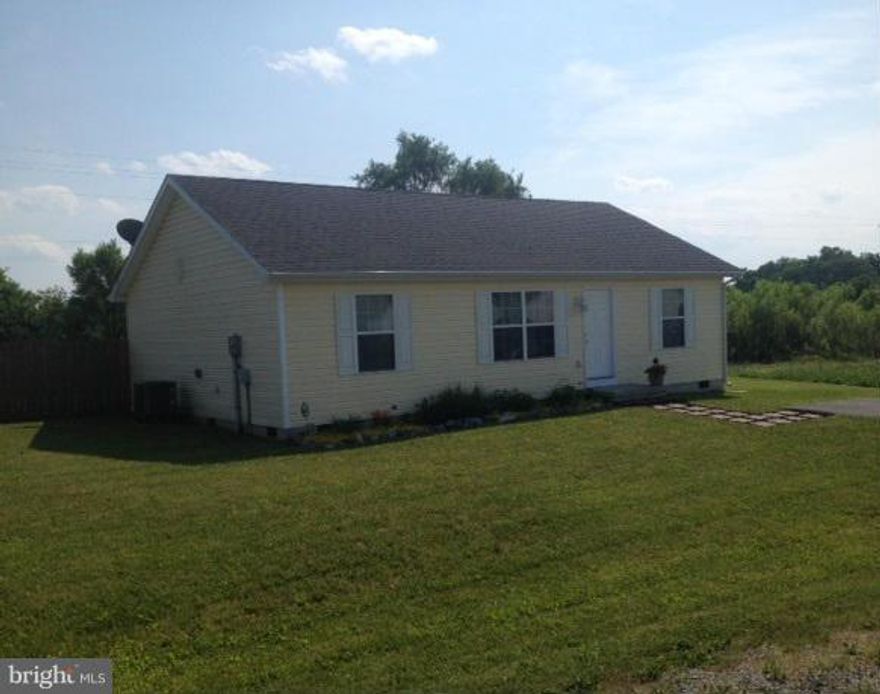 COMMUTERS..close to I-81. Great 3 bedroom, 2 bath Rancher home in well established community! Features an open floor plan with a beautiful kitchen and upgraded appliances . For added privacy, this home features a fully wrapped around backyard fence. Washer/Dryer convey! Will go all loan types