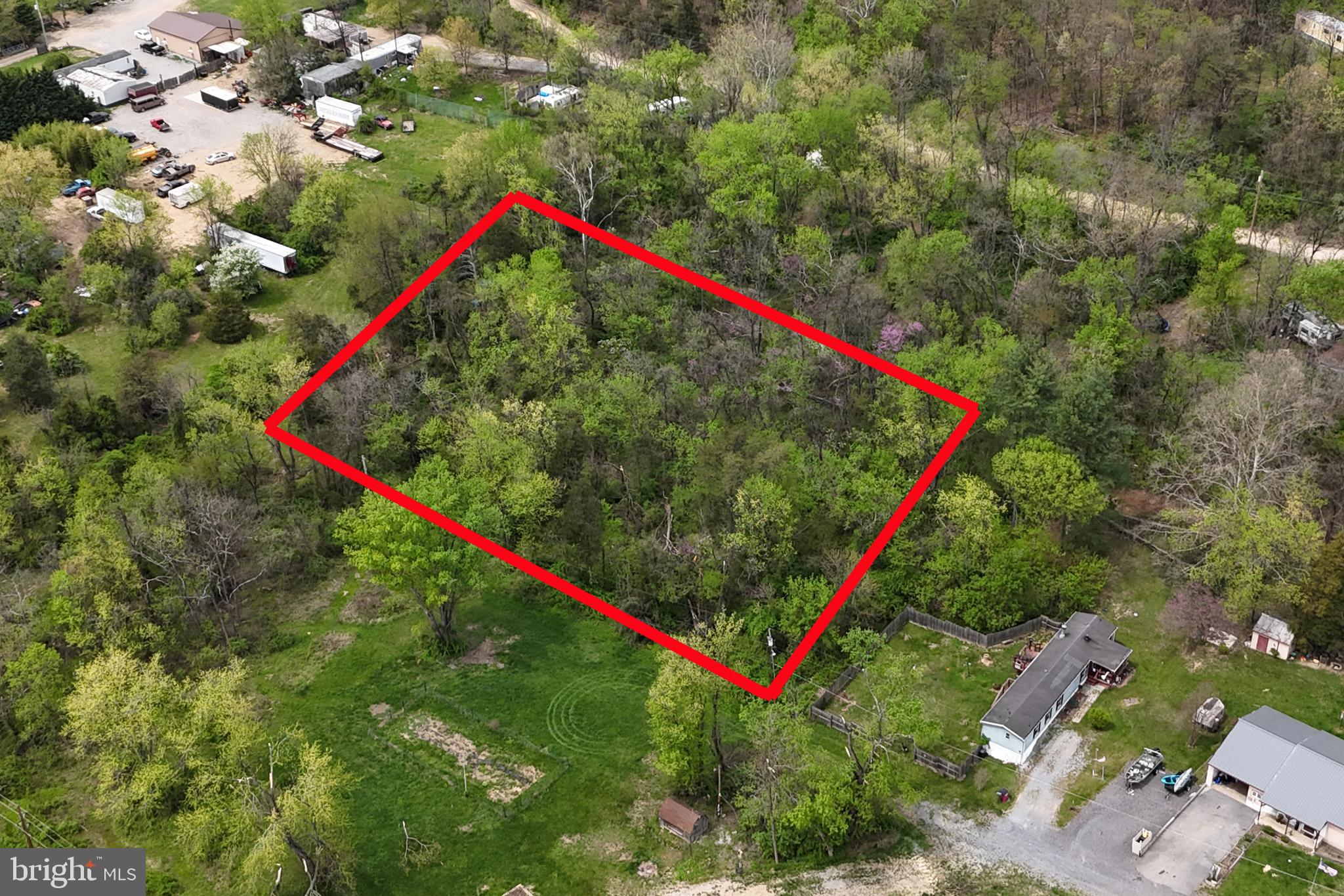 Almost 1 acre of level, wooded land consisting of two adjacent lots. Ideal for your new home construction, manufactured home or recreational use. Less than 1/4 mile to Potomac River.