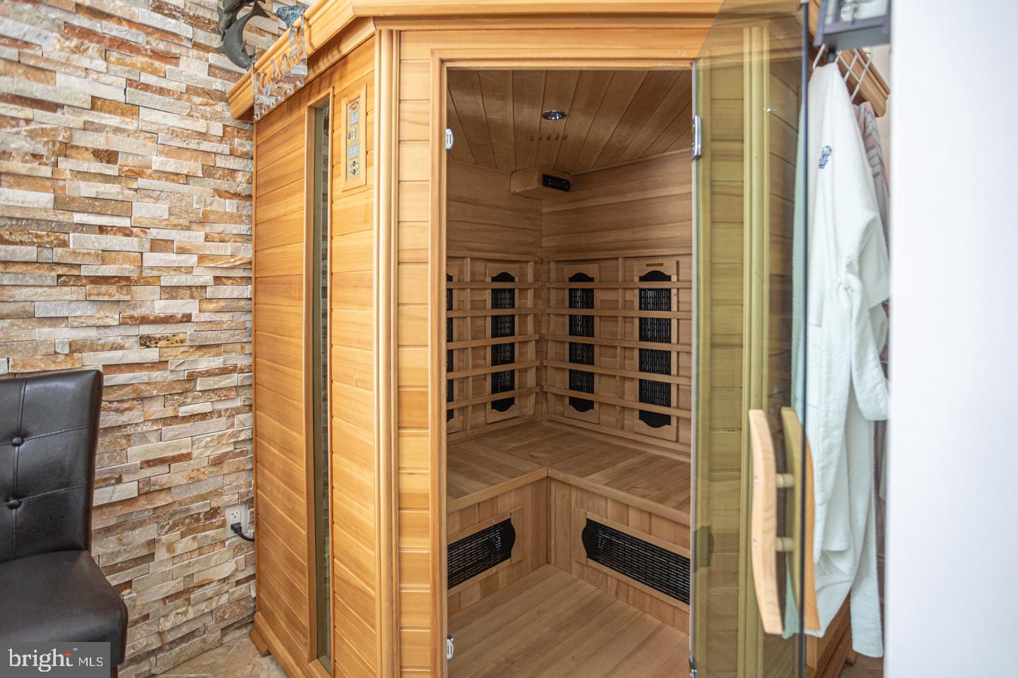 DUTCHESS FARM ESTS - Residential