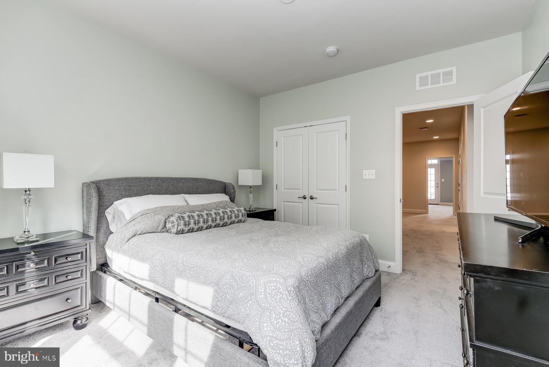 OXFORD SQUARE - Residential