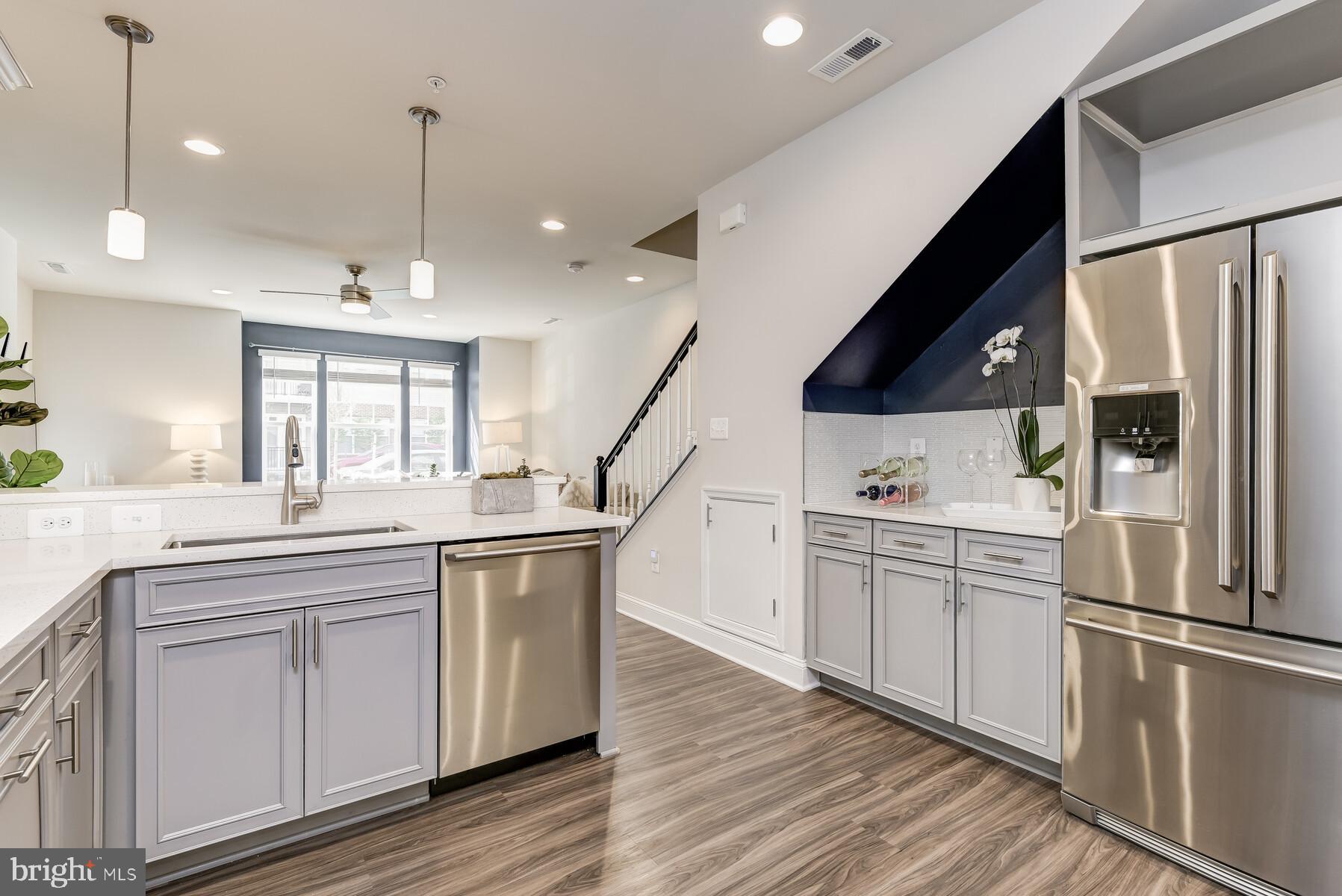 OXFORD SQUARE - Residential