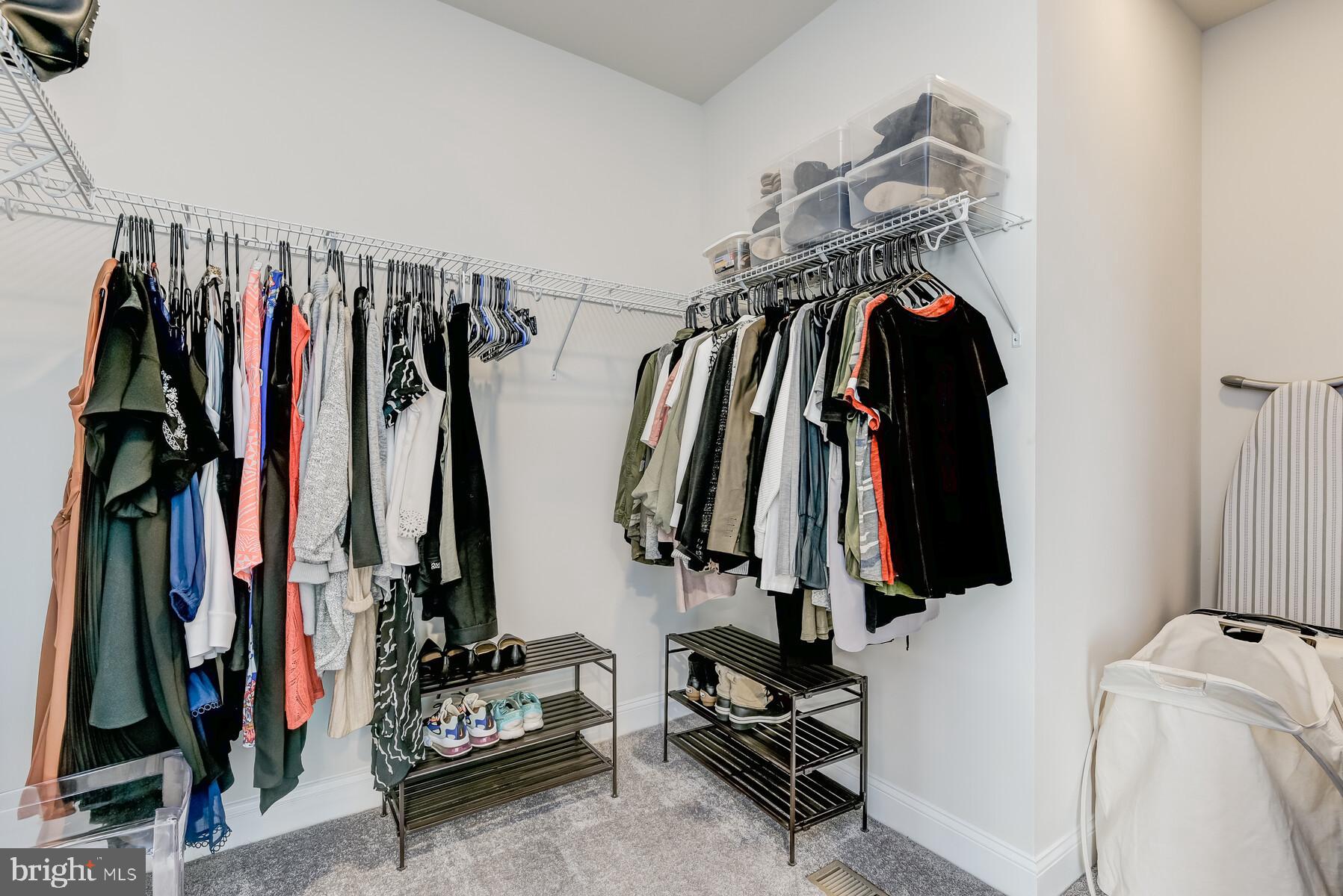 OXFORD SQUARE - Residential