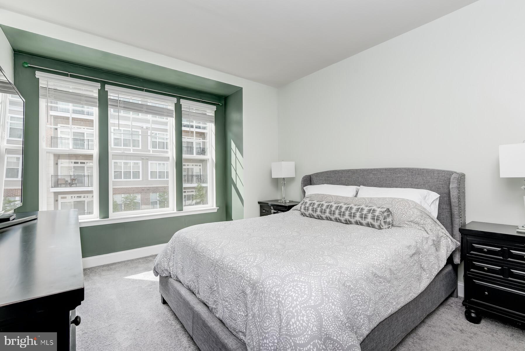 OXFORD SQUARE - Residential