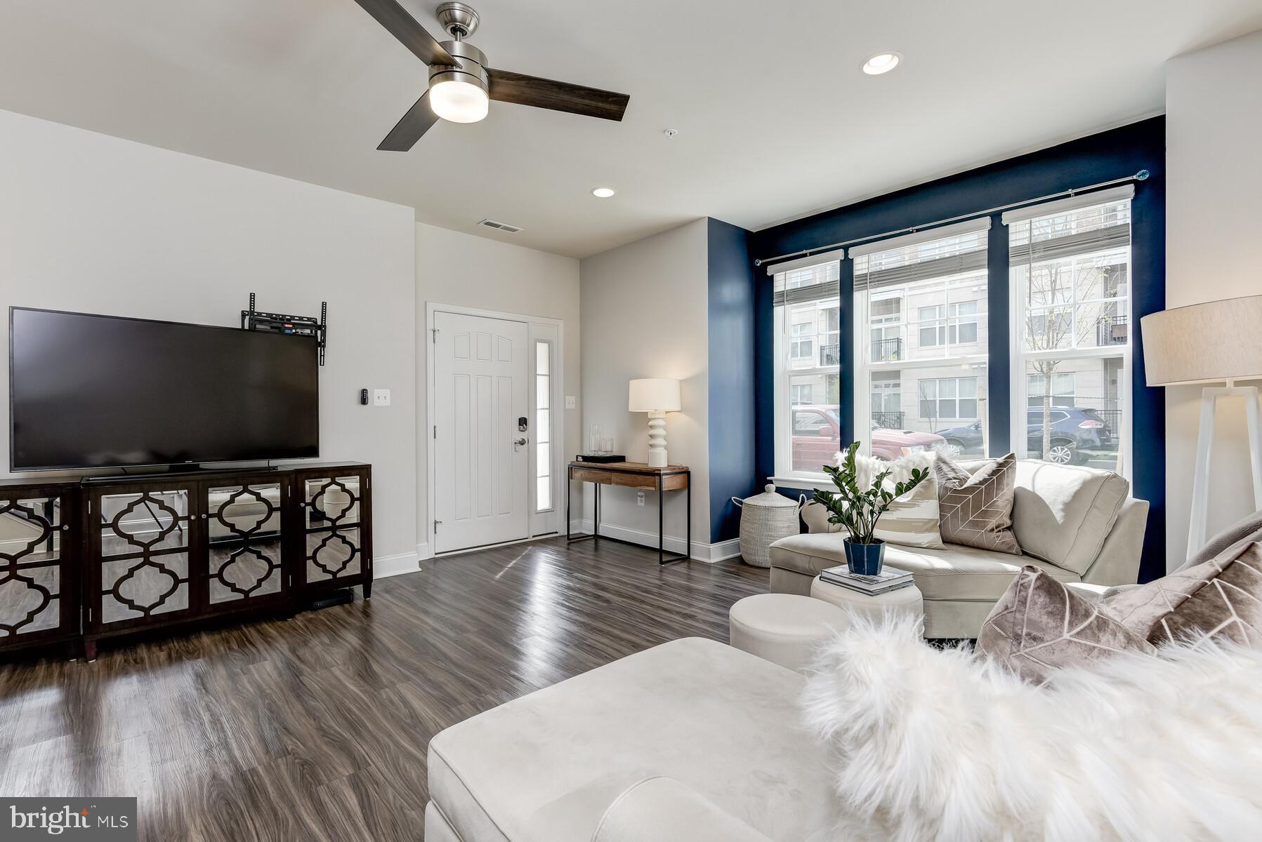 OXFORD SQUARE - Residential