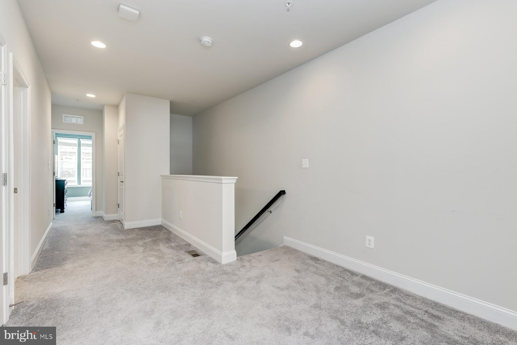 OXFORD SQUARE - Residential