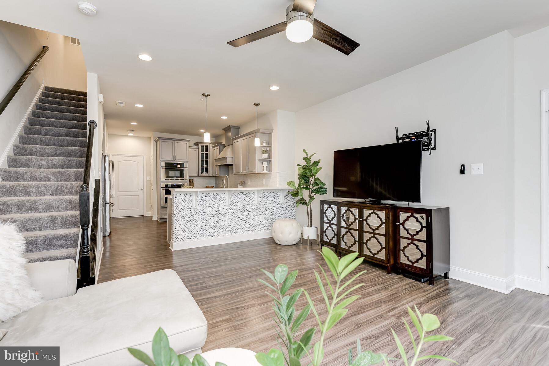 OXFORD SQUARE - Residential