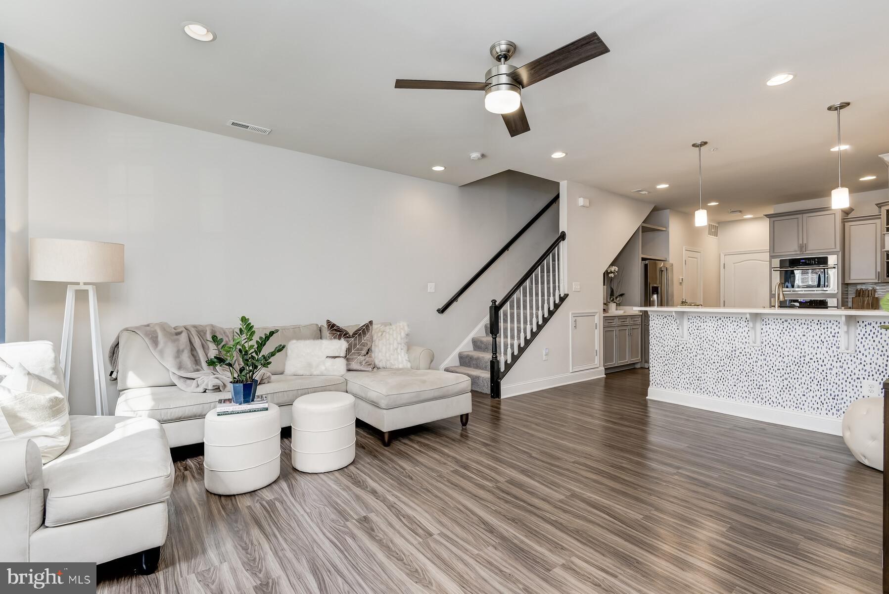 OXFORD SQUARE - Residential