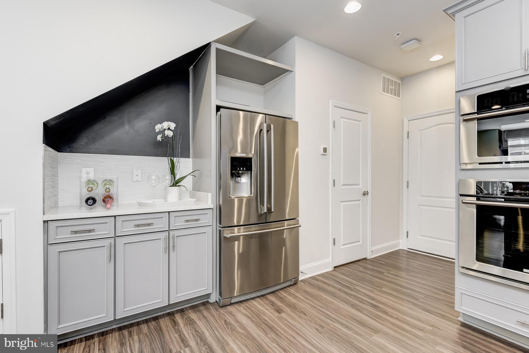 OXFORD SQUARE - Residential