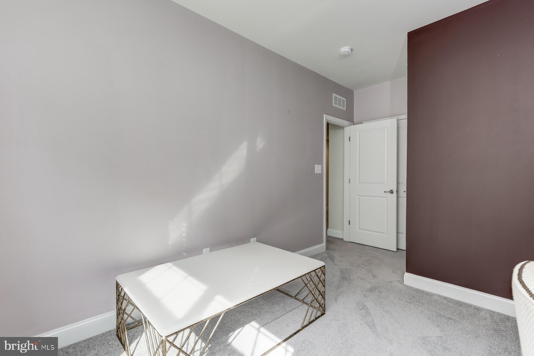 OXFORD SQUARE - Residential