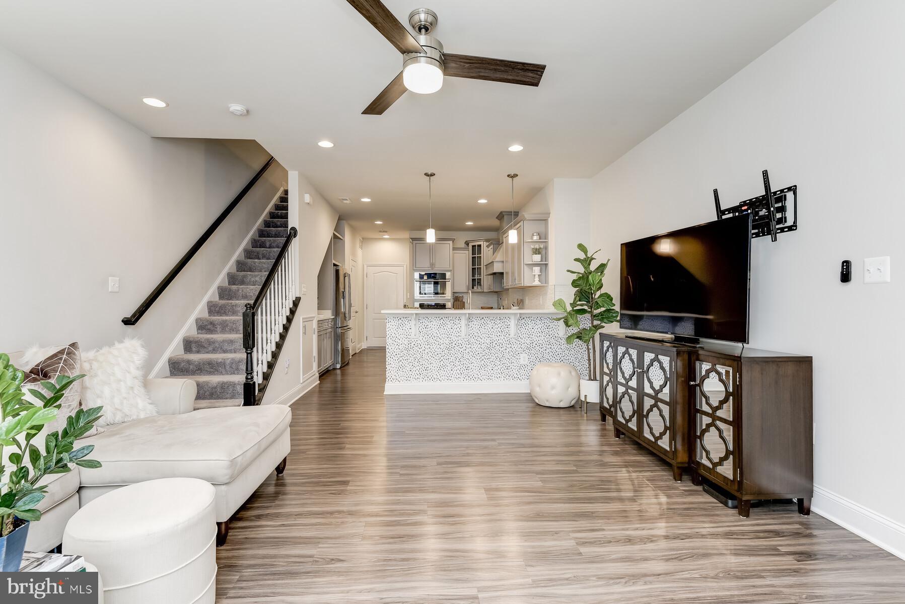 OXFORD SQUARE - Residential