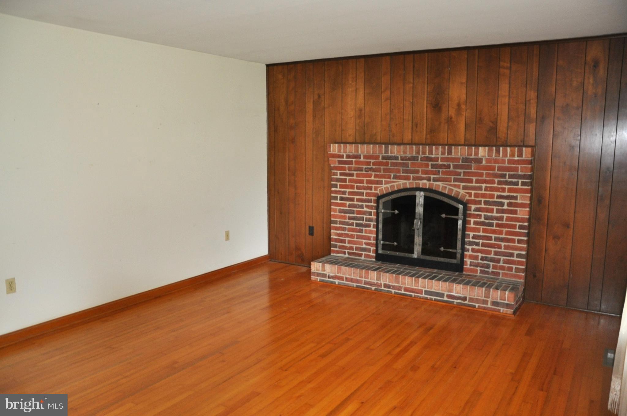 WHITE HALL - Residential