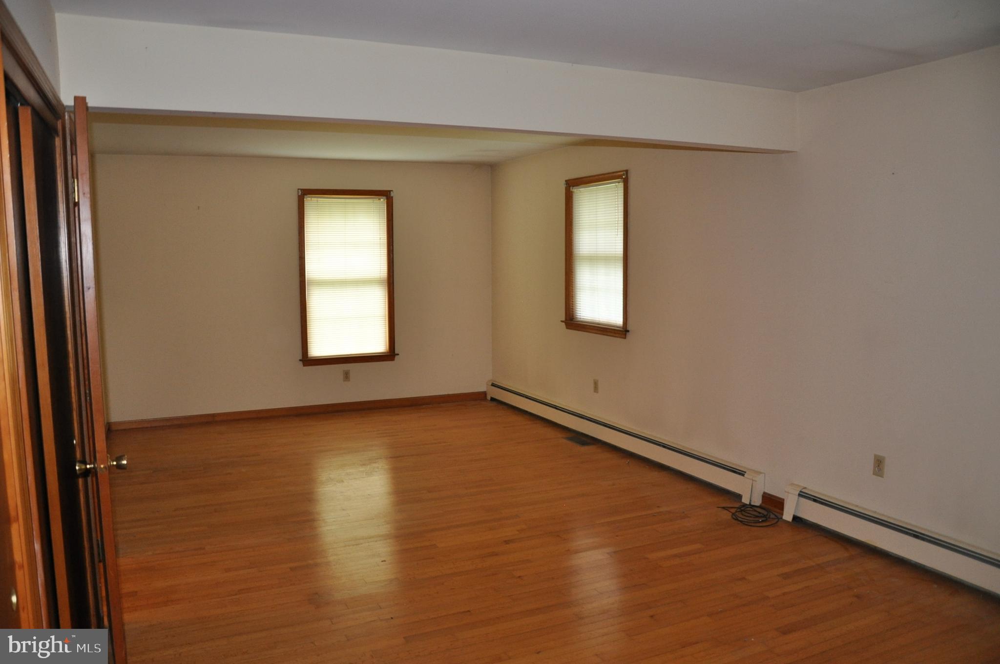 WHITE HALL - Residential