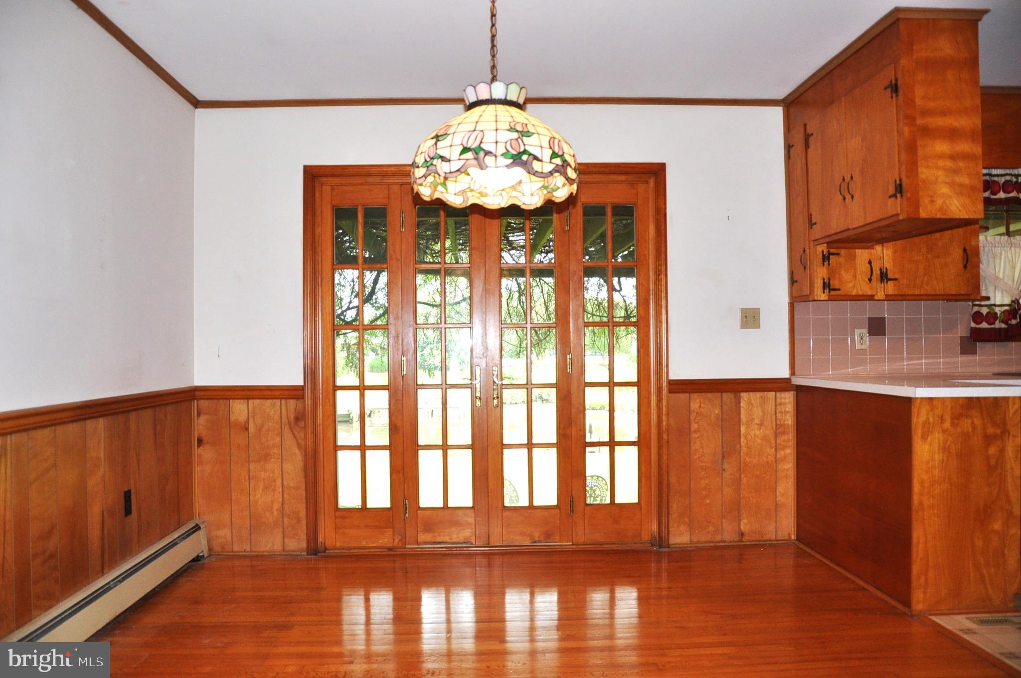 WHITE HALL - Residential