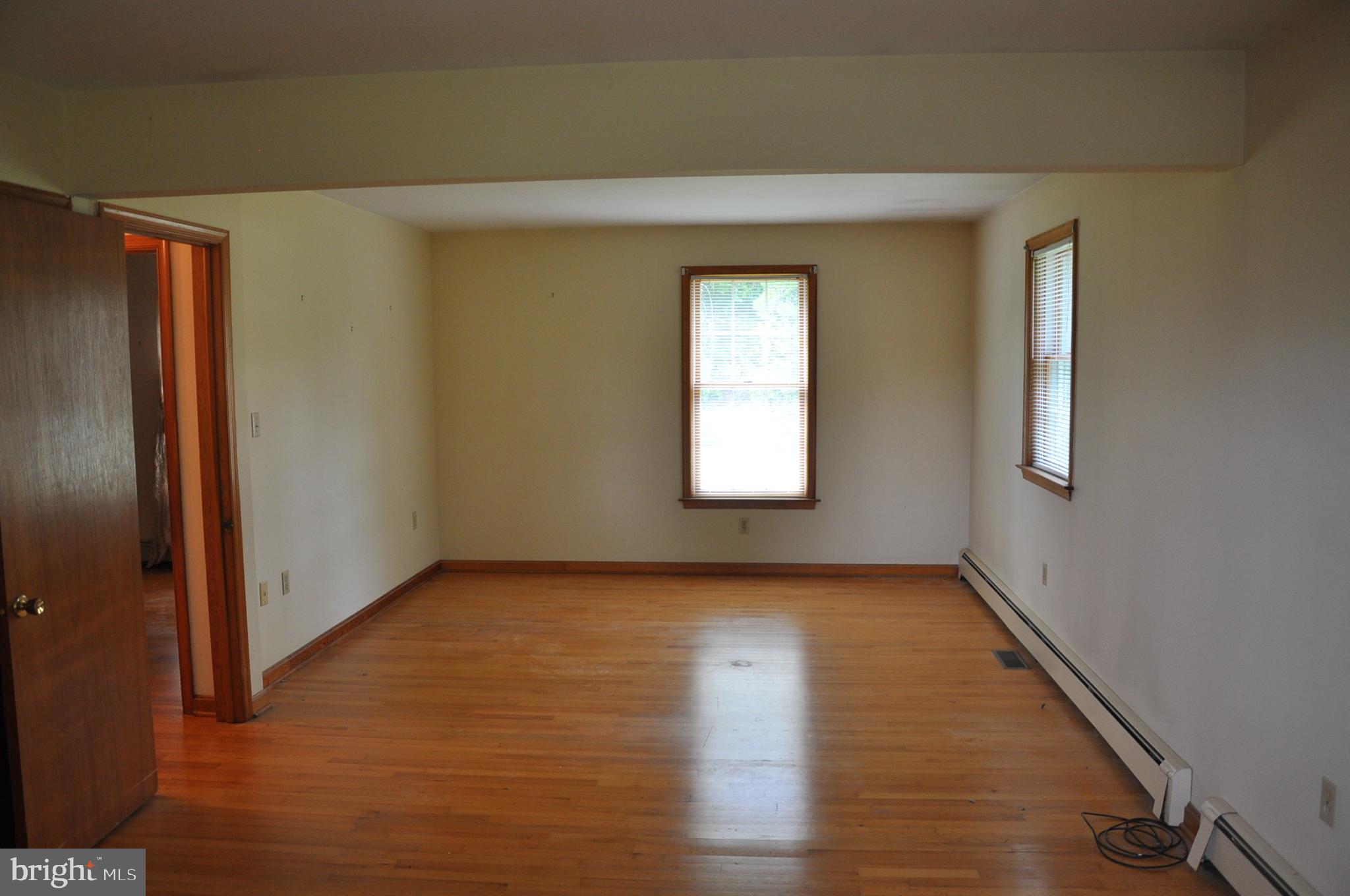 WHITE HALL - Residential