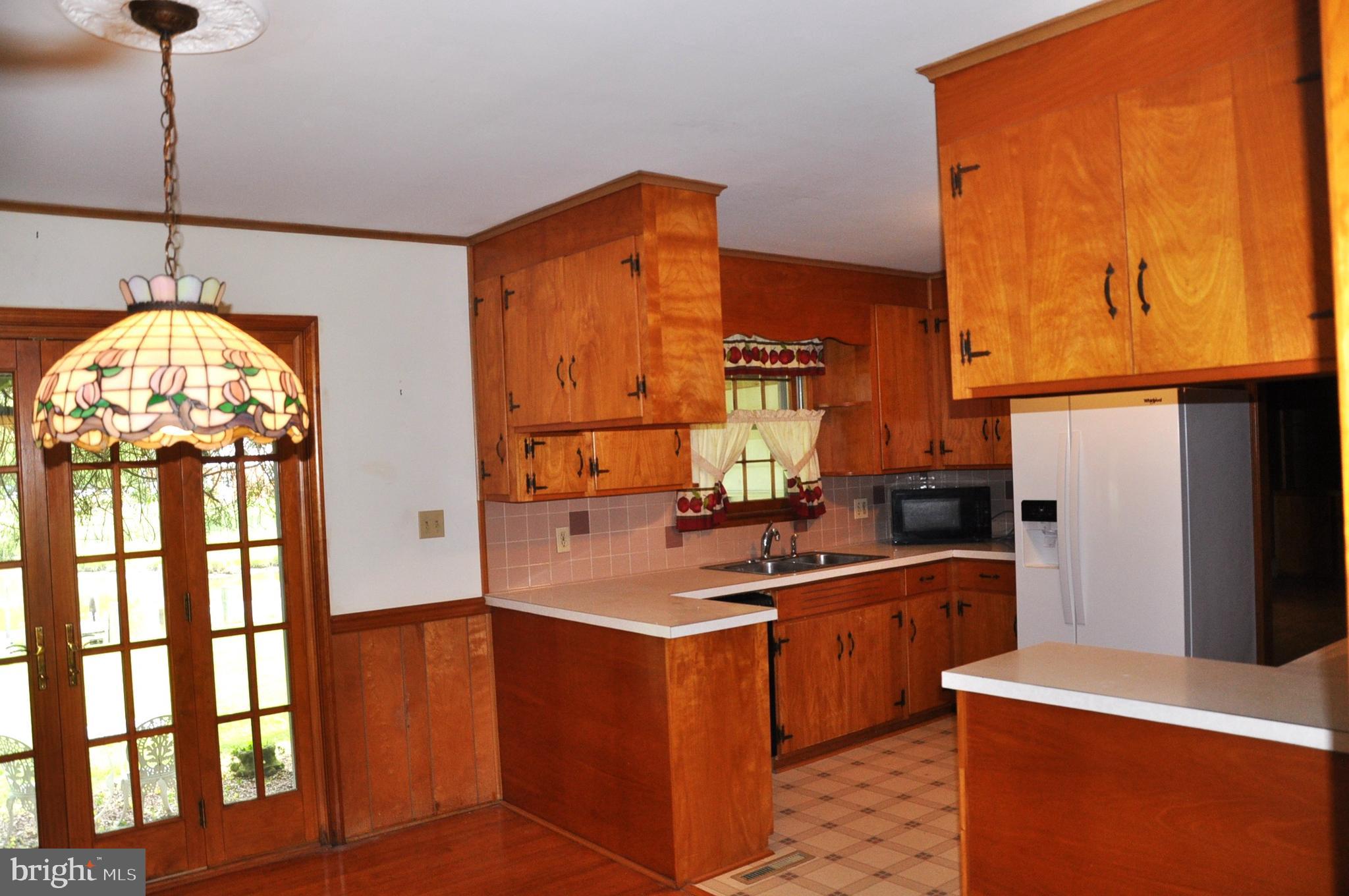 WHITE HALL - Residential