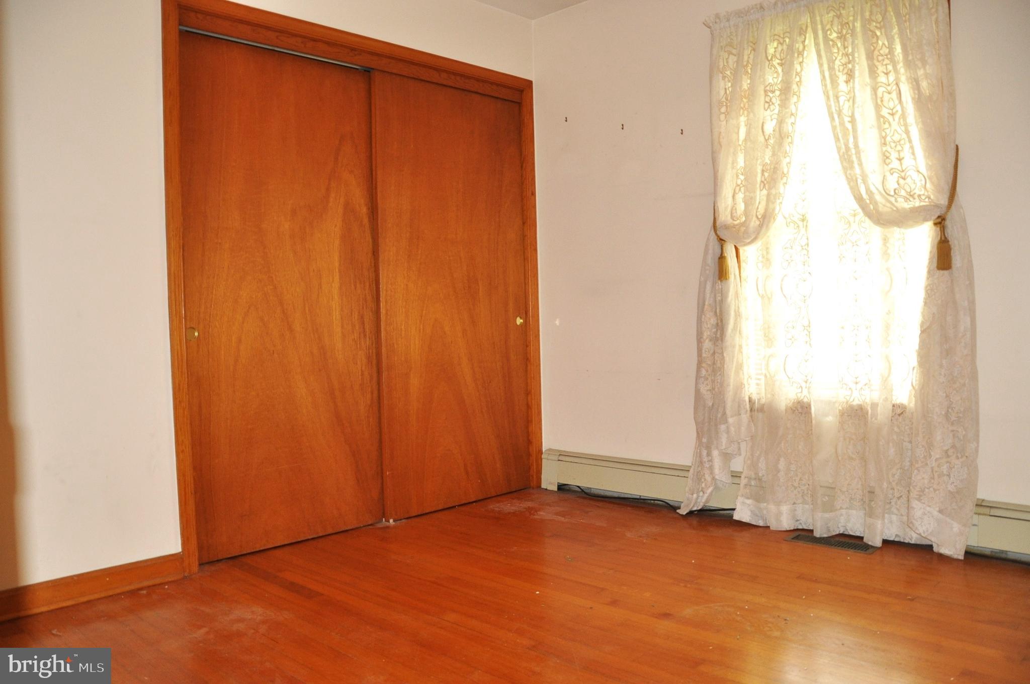 WHITE HALL - Residential