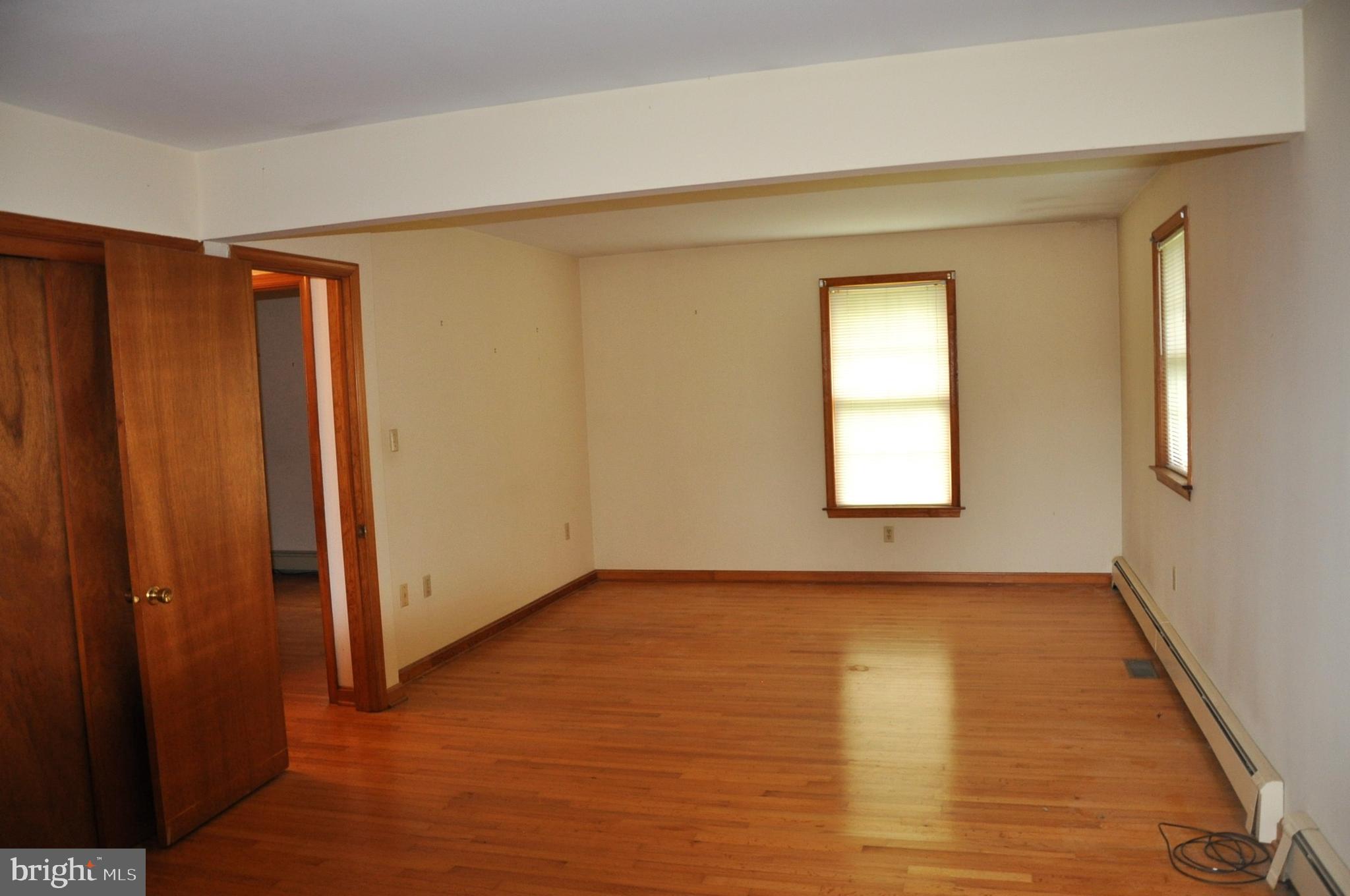 WHITE HALL - Residential