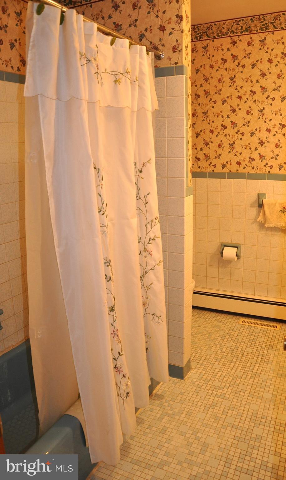 WHITE HALL - Residential