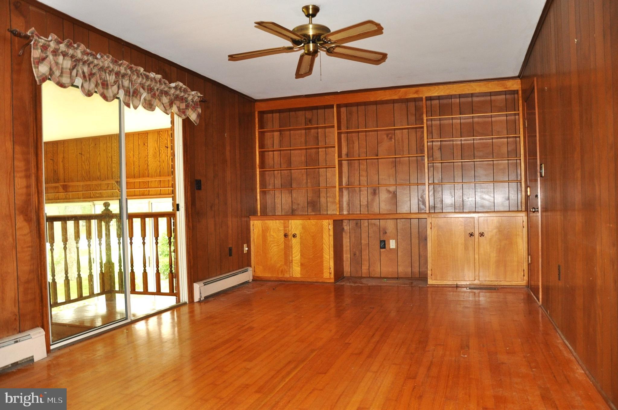 WHITE HALL - Residential