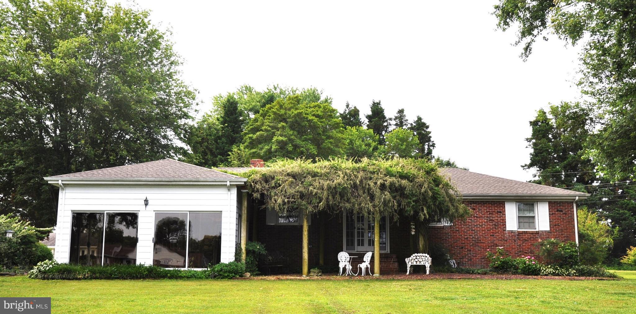 WHITE HALL - Residential