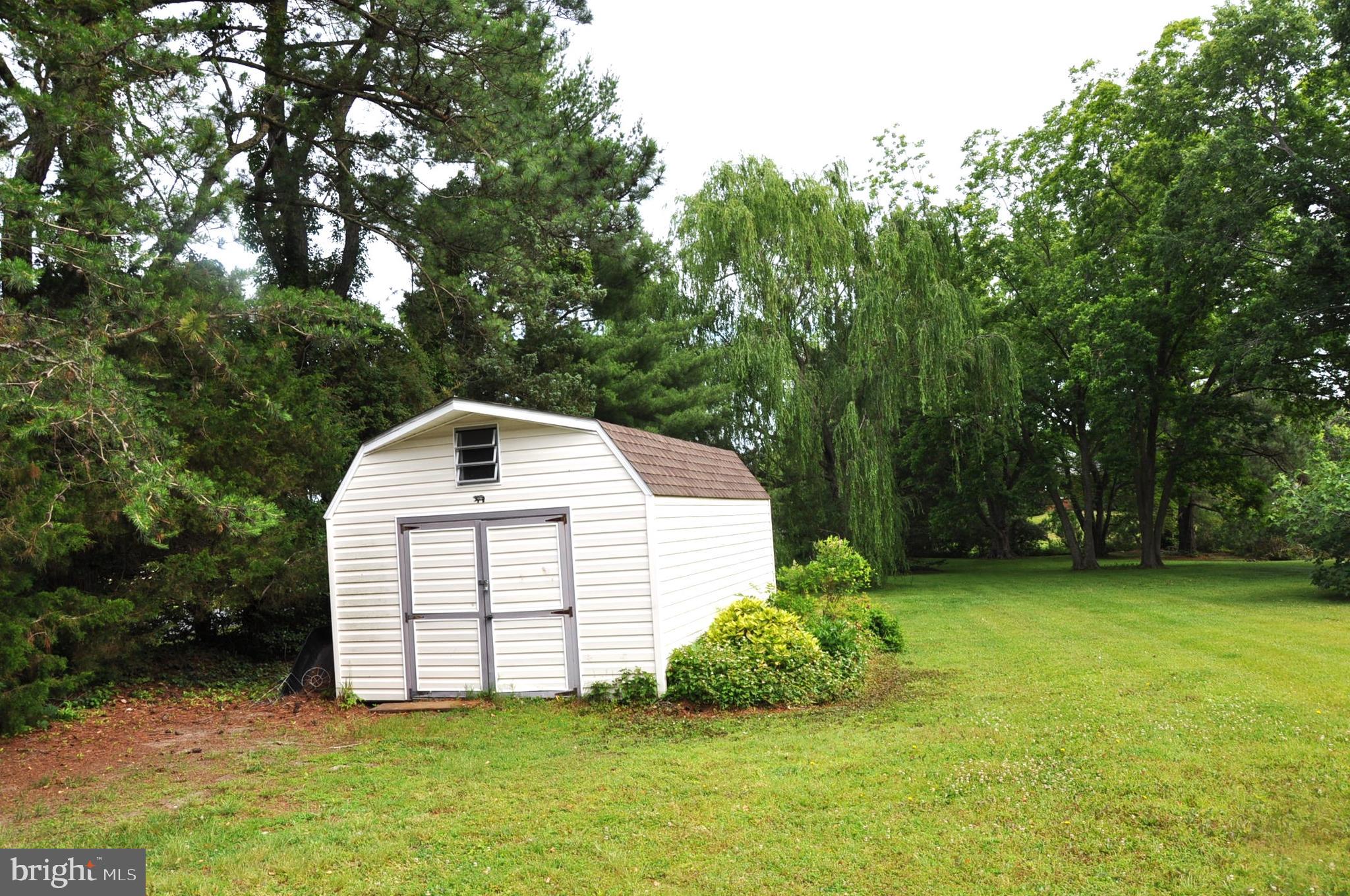 WHITE HALL - Residential