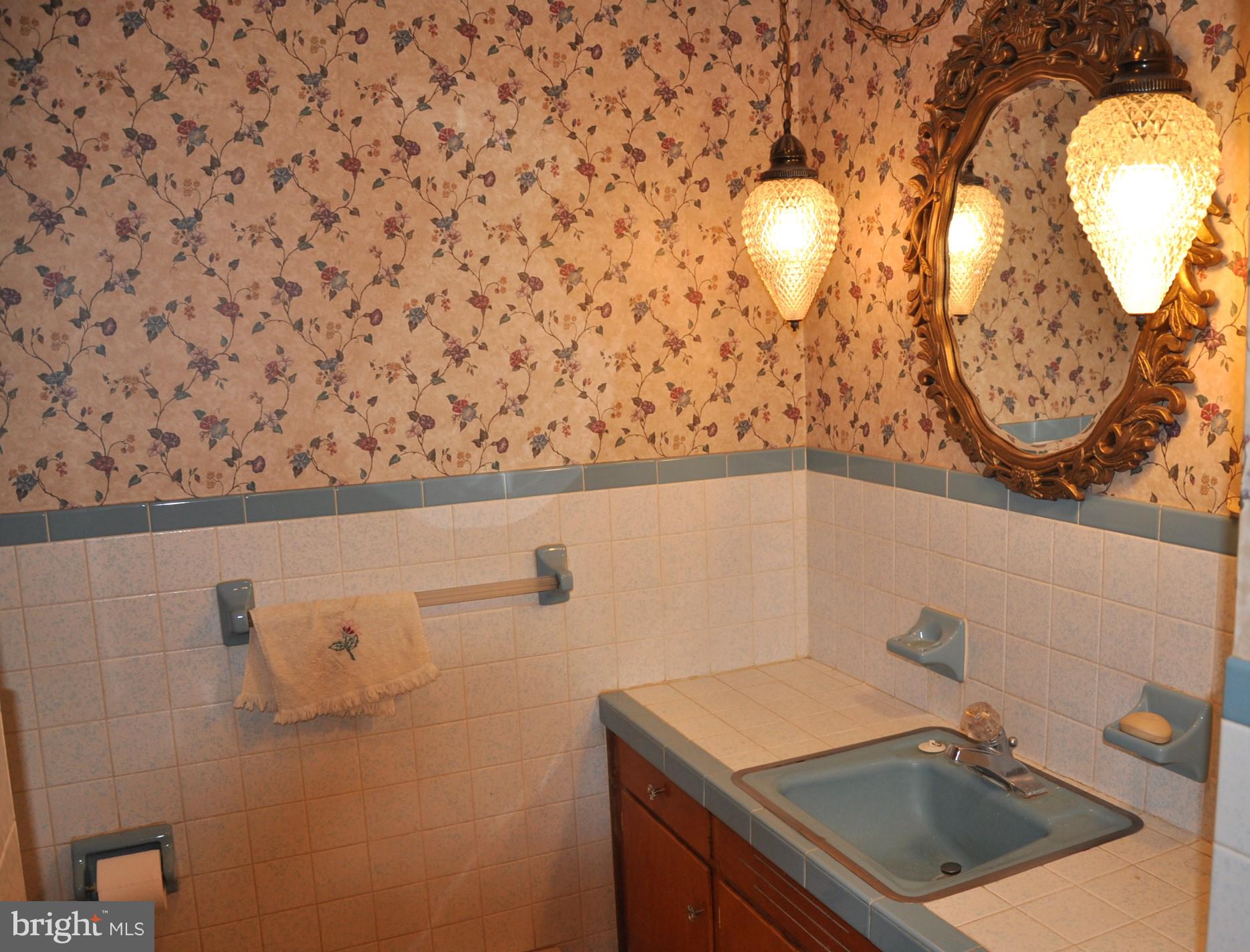 WHITE HALL - Residential